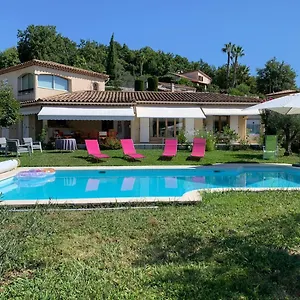 Les Lillas Bed & Breakfast